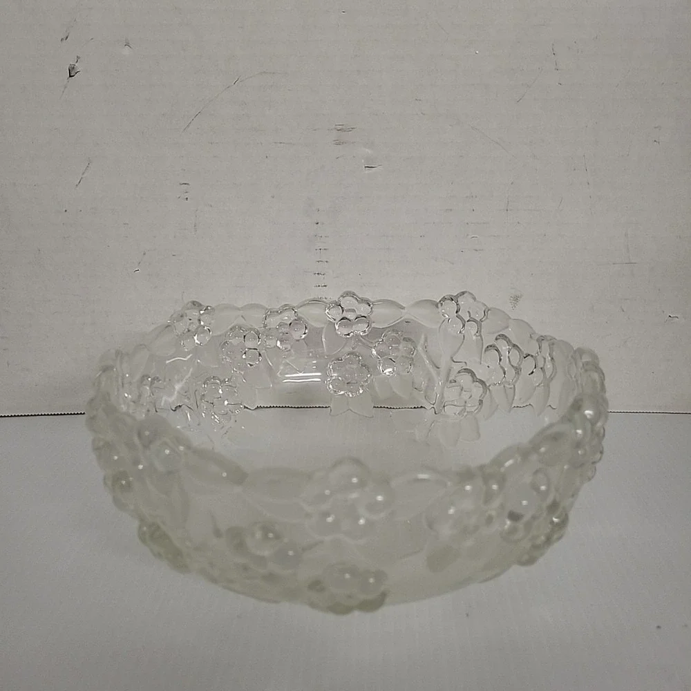 Vintage Mikasa Clear Glass Carmen Flower Round Salad‎ Bowl